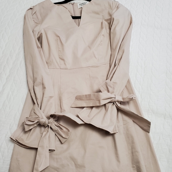 Evidnt Dresses & Skirts - EVIDNT Beige cotton breathable long sleeve midi dress with statement bow sleeve